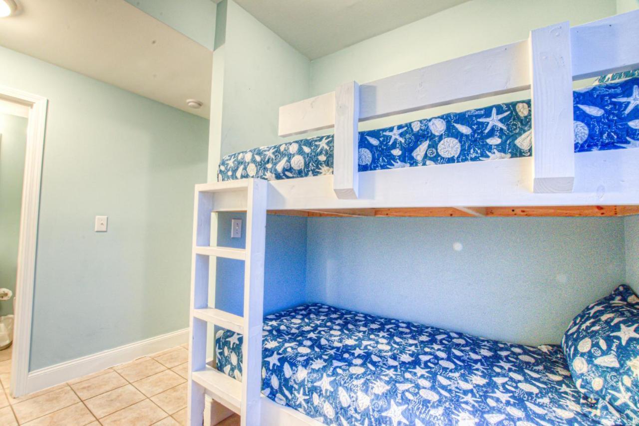 Holiday home 10th Floor! Beautiful 3 Bd, Great Amenities, And Great Location